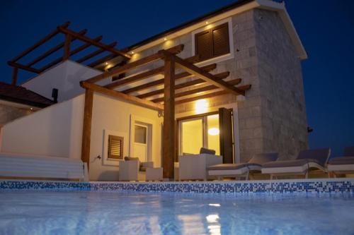 2 terraces and heated pool 1920x1280